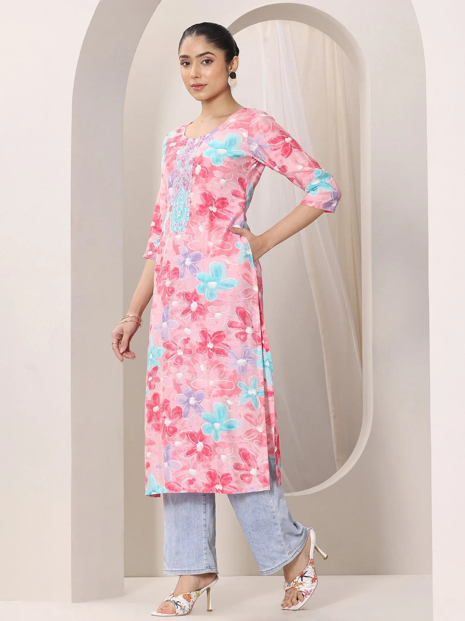 29507O_2.webp Pink Printed Silk Blend Straight Kurta - Image 1
